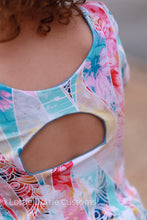 Load image into Gallery viewer, R25 - Floral Waves