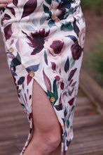 Load image into Gallery viewer, R22 - Rose Apothecary Floral