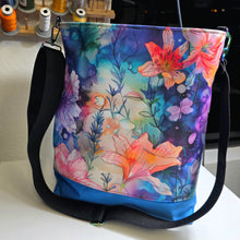 Load image into Gallery viewer, Alcohol Ink Lily