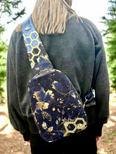 Load image into Gallery viewer, R36 - Navy Golden Inked Halfscale