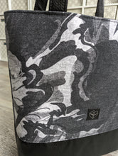 Load image into Gallery viewer, R14 - Stormy