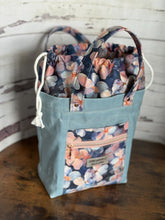 Load image into Gallery viewer, Pre-Order R38 - Oct. 3rd - Oct. 17th - Smudgy Acrylic Flowers

