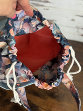 Load image into Gallery viewer, Pre-Order R38 - Oct. 3rd - Oct. 17th - Smudgy Acrylic Flowers
