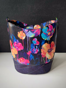 R32 - Dripping Paint Floral