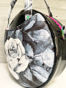 R31 - Monochrome Linen Roses